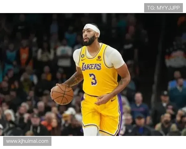 戴维斯替补17分钟高效2中2砍5分7板1断1帽展现价值 戴维斯替补17分钟高效2中2砍5分7板1断1帽展现价值